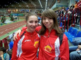Sina Ballmann (li.) und Alina Baumann (re.) bei den Deutschen Jugendhallenmeisterschaften in Leverkusen
