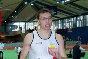 Thomas Schmidt holt den Deutschen Hochschulmeisterschaftstitel im Dreisprung nach Weinheim