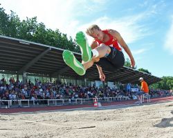 Christian Reif fliegt zum Sieg bei der Kurpfalz Gala 2012 (Foto: Simon Hofmann)
