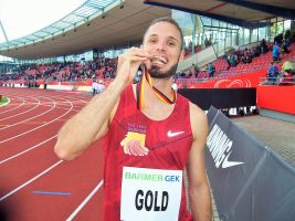 Matthias Bühler feiert seinen sechsten deutschen Meistertitel über 110m Hürden - der erste im TSG-Trikot