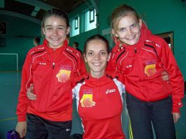 Stolz präsentieren die TSG-Athleten den prominenten Neuzugang