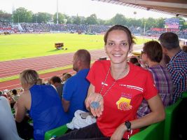 Melanie Melfort freut sich über die Deutsche Vize-Meisterschaft im Hochsprung